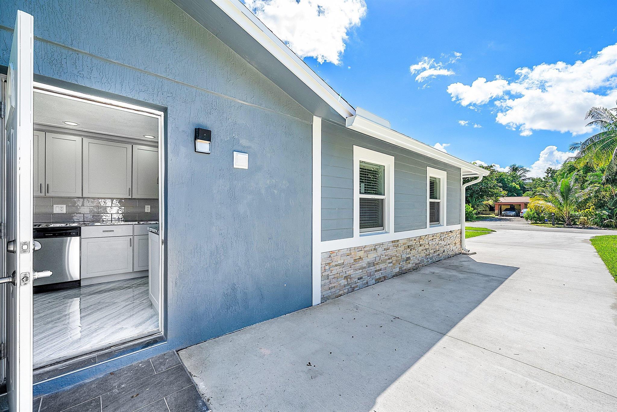 DELRAY SHORES - Residential Lease