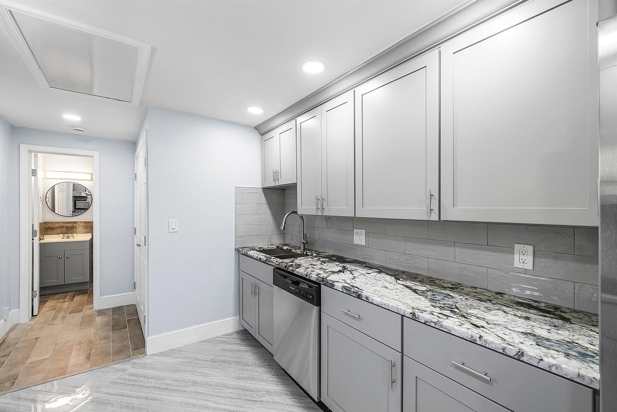 DELRAY SHORES - Residential Lease