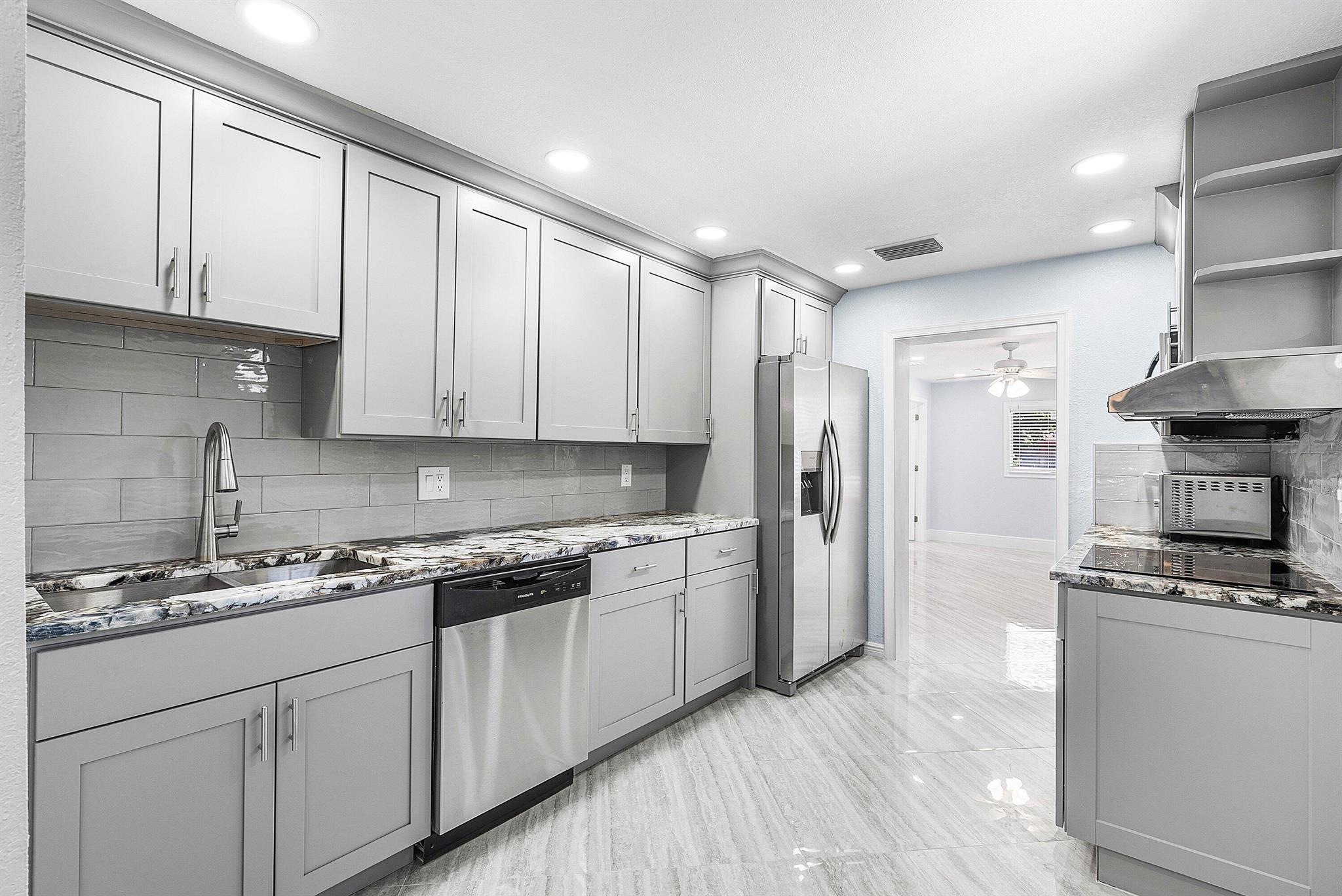 DELRAY SHORES - Residential Lease