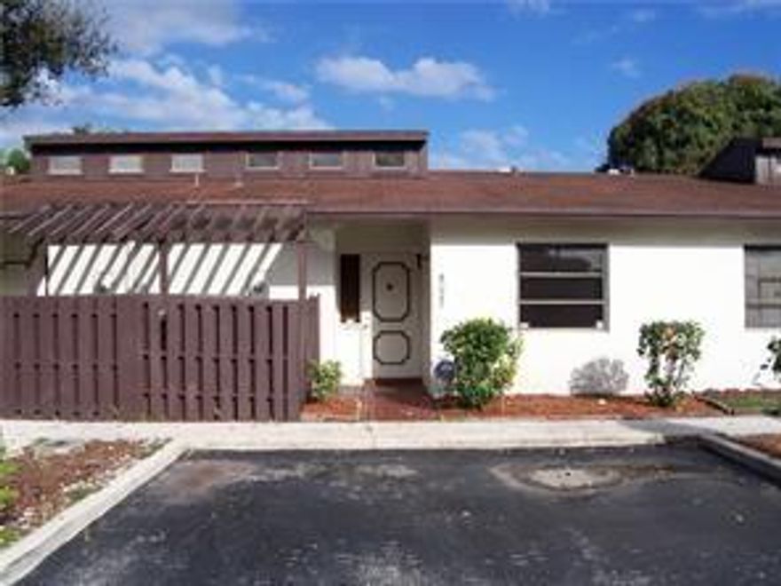 Come home to your High Ceilings, 2 bedroom, 2 bath townhome! Enjoy your open Living Room with Sliders that open up to your private back yard! Enjoy the convenience of having a Full size washer & dryer in the unit! Relax by the pool on the weekend or enjoy a game of tennis! Hurry, this will not last!