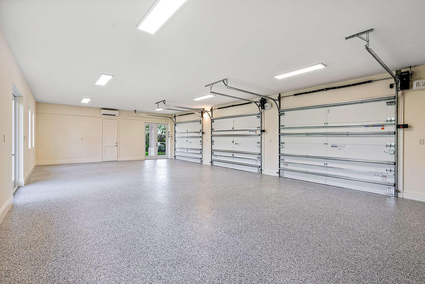 ROYAL PALM YACHT & COUNTR - Residential