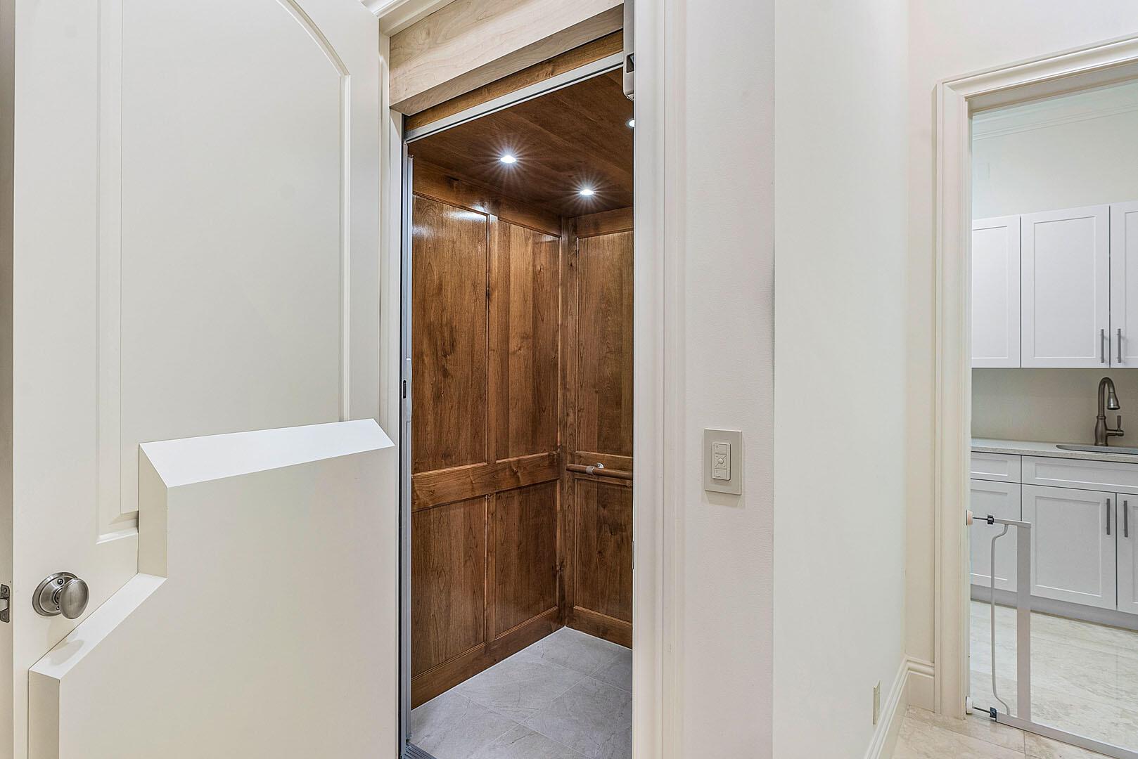 ROYAL PALM YACHT & COUNTR - Residential