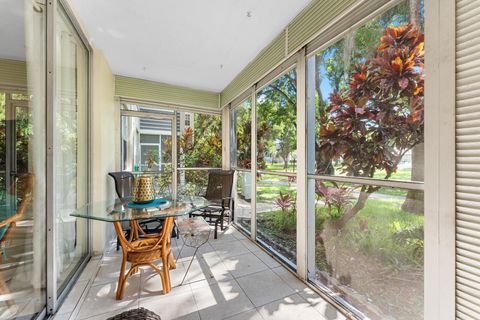 A home in Lauderdale Lakes