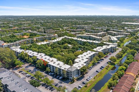 A home in Lauderdale Lakes