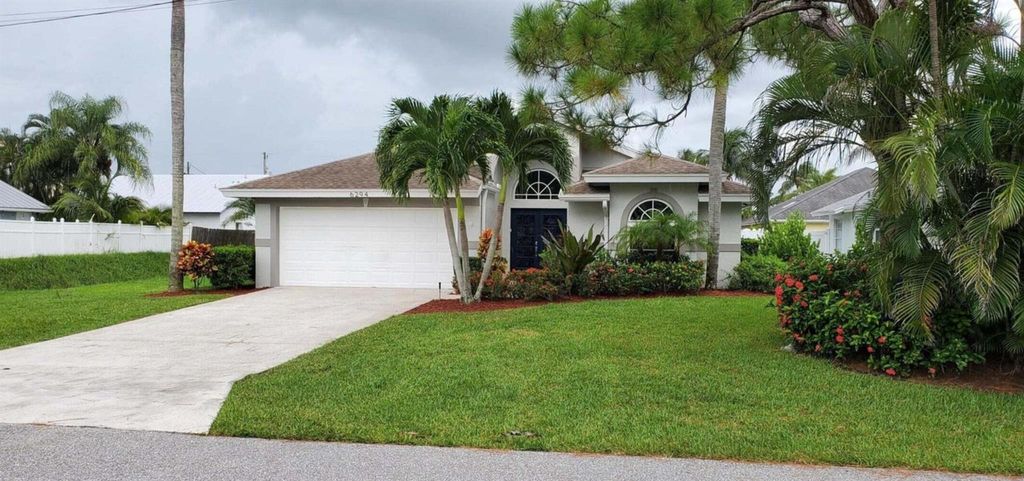 Photo of 6294 Hollywood Street, Jupiter, FL 33458 (MLS # R11014132)