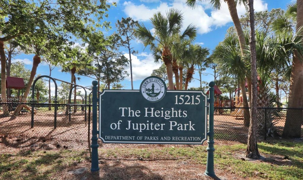 Photo of 6294 Hollywood Street, Jupiter, FL 33458 (MLS # R11014132)