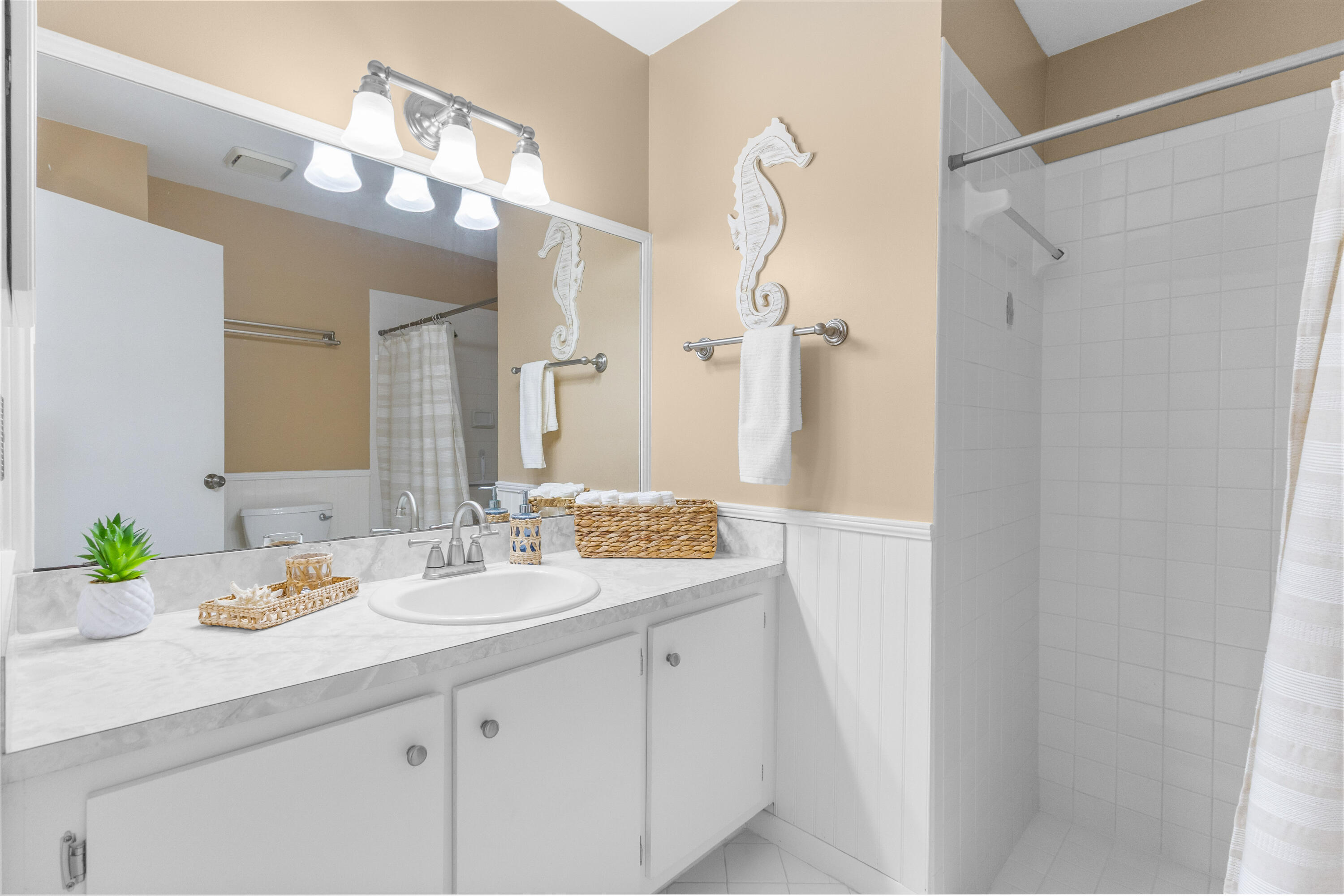 FAMILY HOMES - Residential