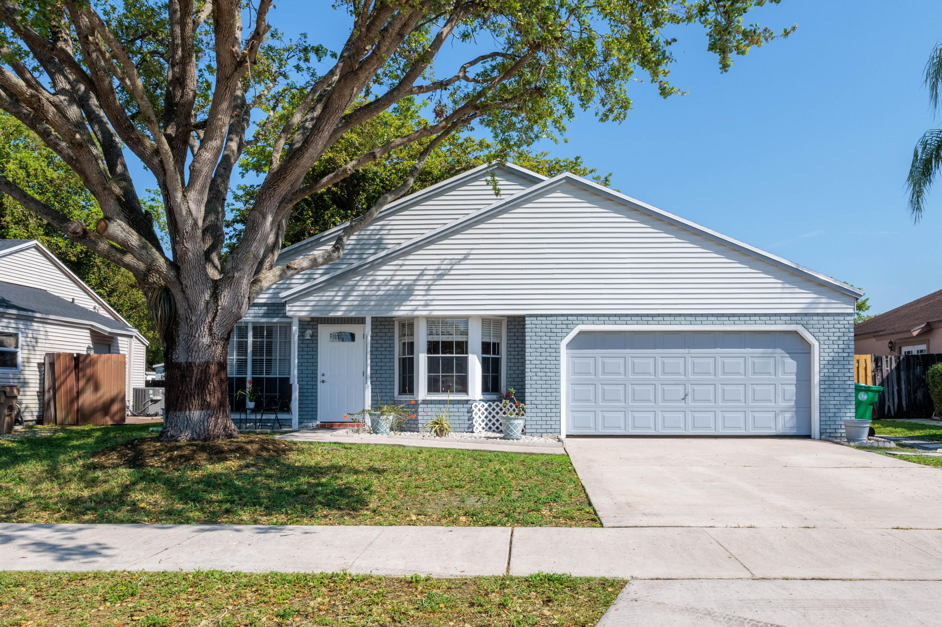 FAMILY HOMES - Residential