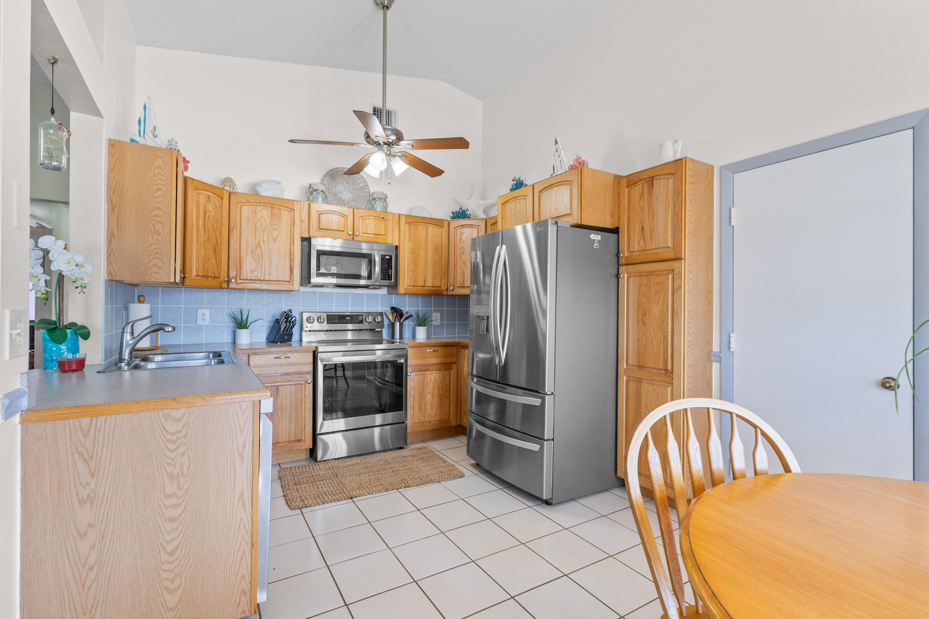 FAMILY HOMES - Residential