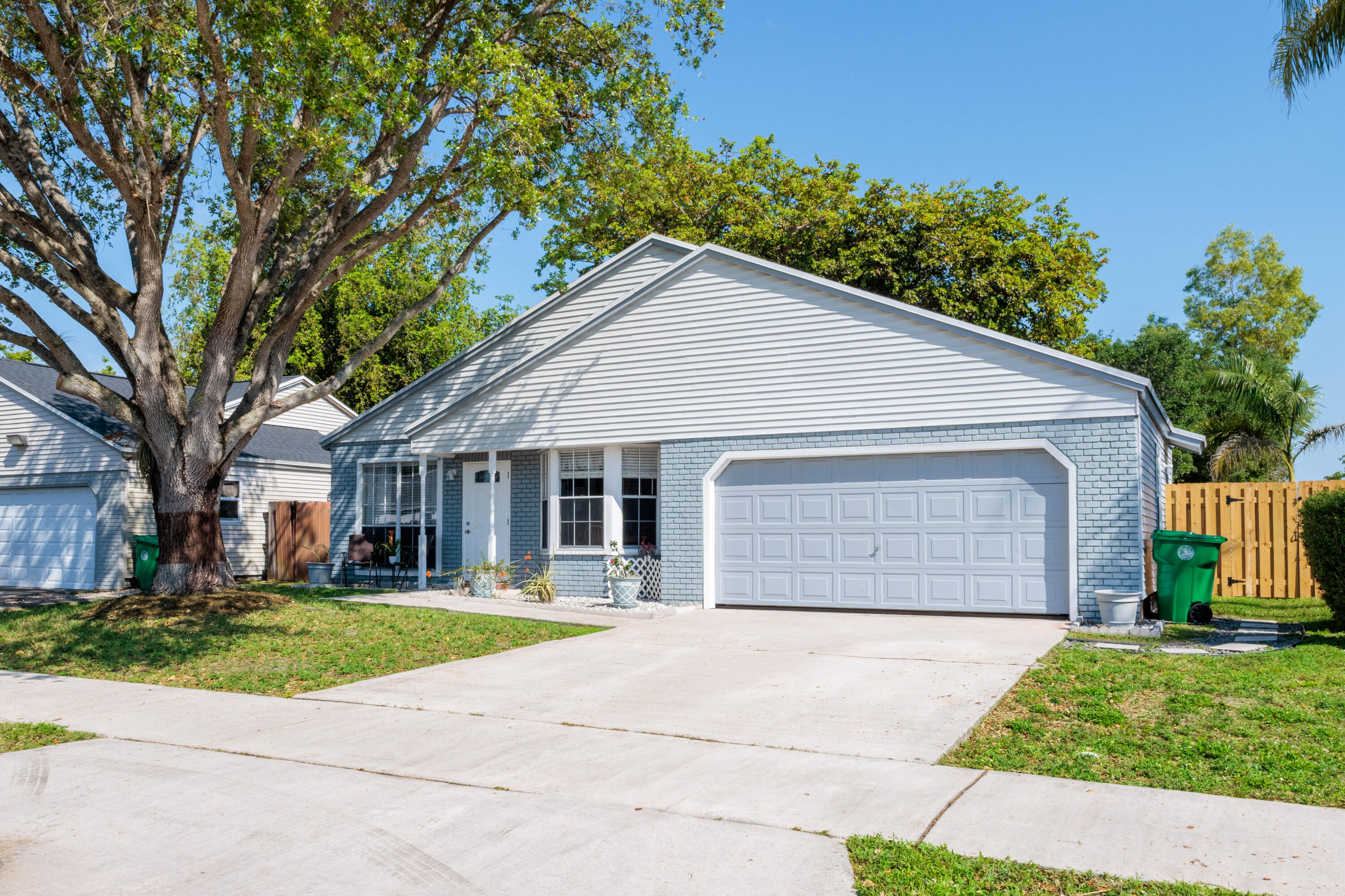 FAMILY HOMES - Residential