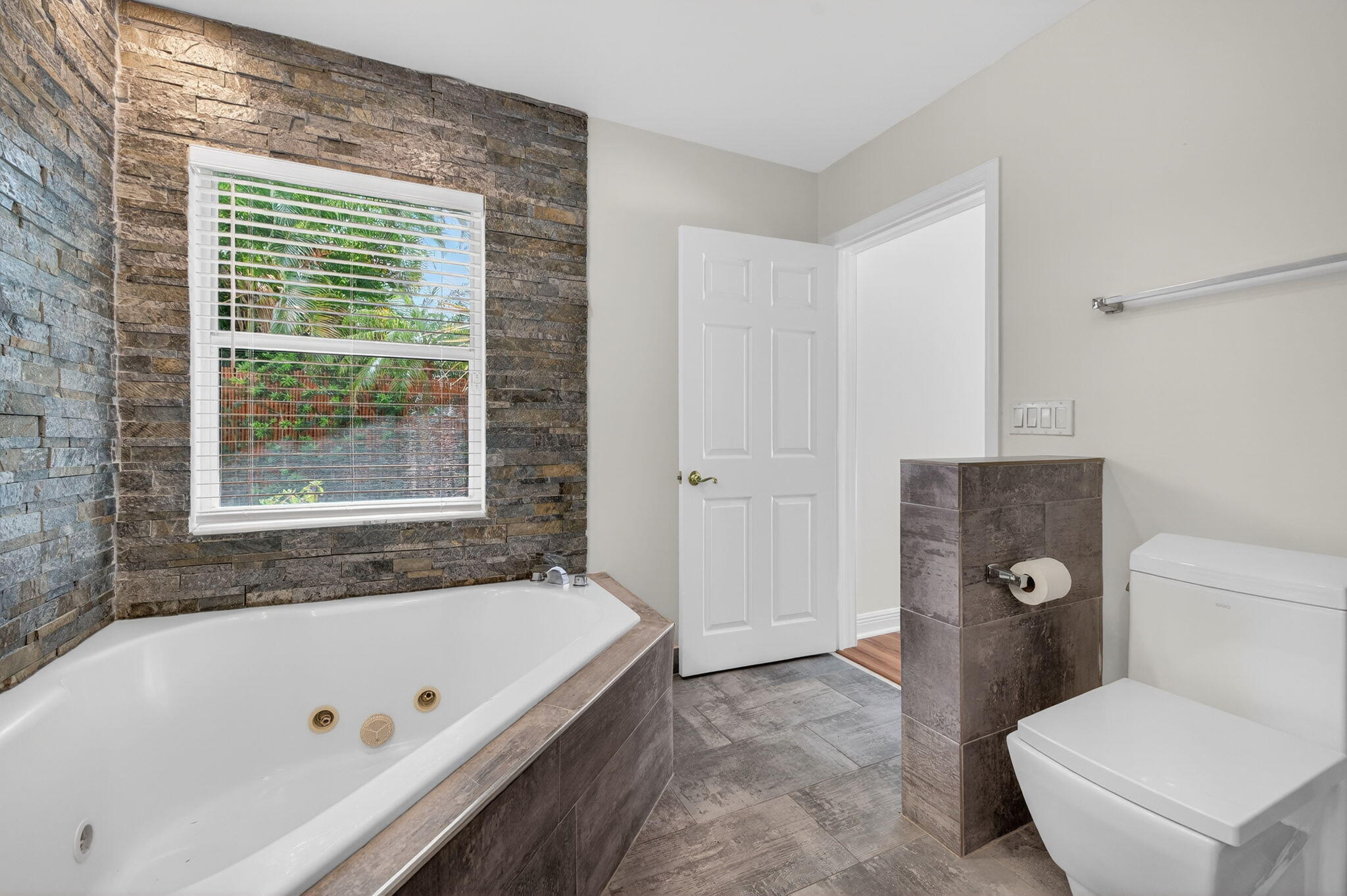 CORAL RIDGE NORTH - Residential Lease