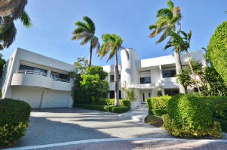 One of only 7 private residences at Sloans Curve, #17 is a 2-story contemporary designed for total privacy. The home features a private pool with cabana, 6 bedrooms, 8 full baths and a powder room. White marble floors, high ceilings and two fireplaces adorn this home of over 6,300 square feet of living space.  One also enjoys the amenities of Sloans Curve with its 6 tennis courts, Olympic sized swimming pool, direct access to the Ocean and private beach, gym, sauna with a particular emphasis on security.