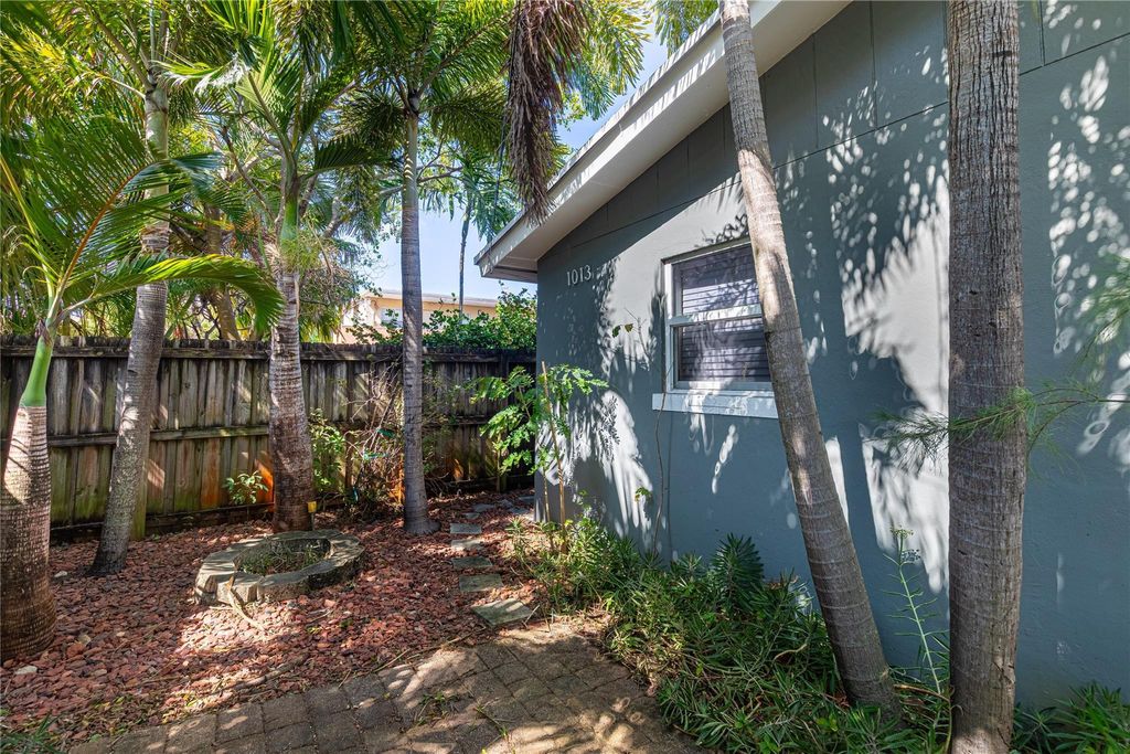 Photo of 1009 NE 23rd Drive, Wilton Manors, FL 33305 (MLS # F10554896)