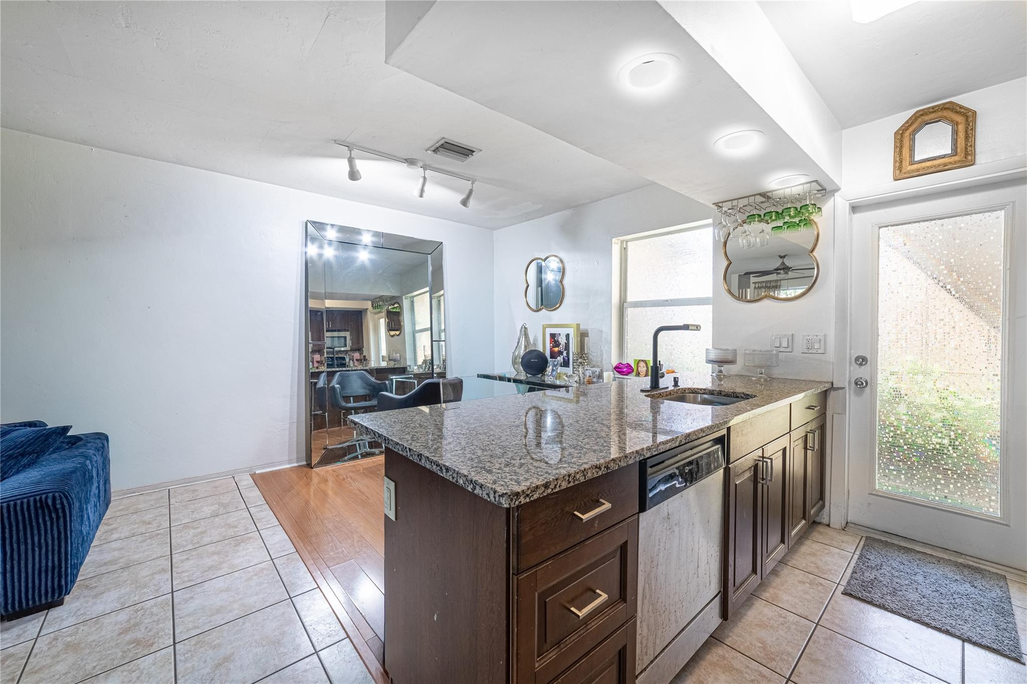 WILTON MANORS - Residential Income