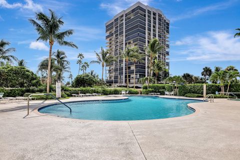 A home in Hutchinson Island