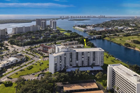 Photo of 336 GOLFVIEW Road #605, North Palm Beach, FL 33408 (MLS # B26068327)