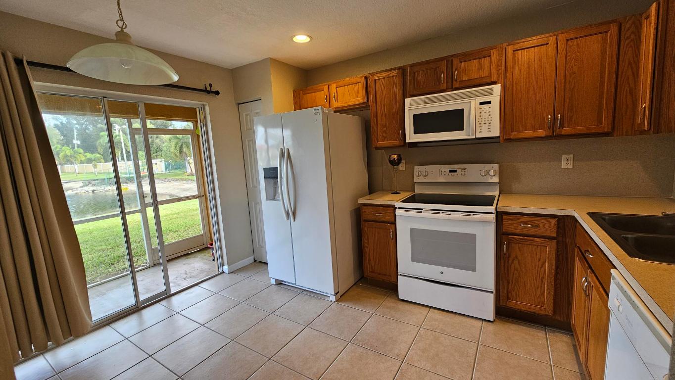 RENAISSANCE SEC 4 2 - Residential Lease