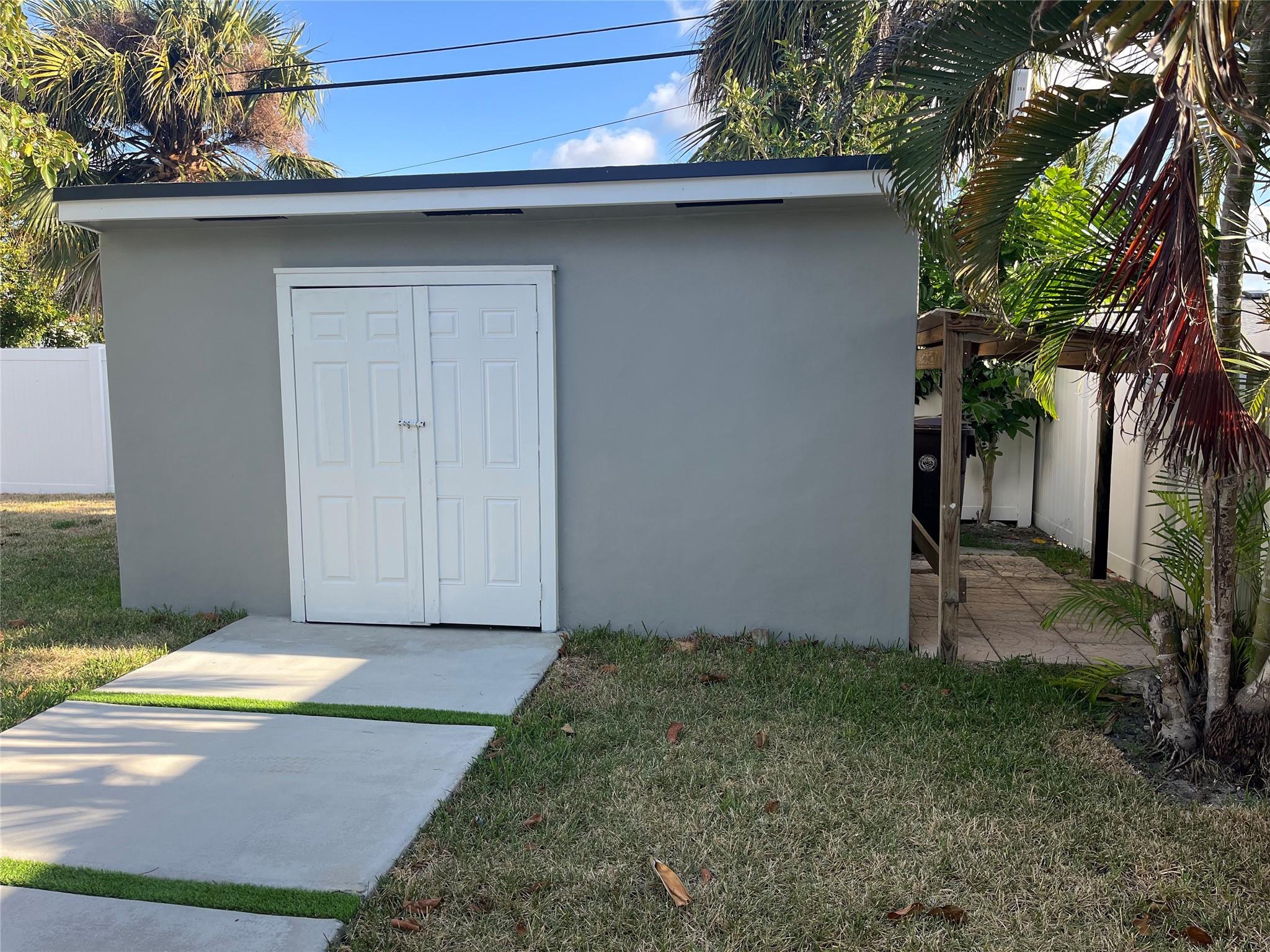 Broadmoor Sec 04 - Residential Lease