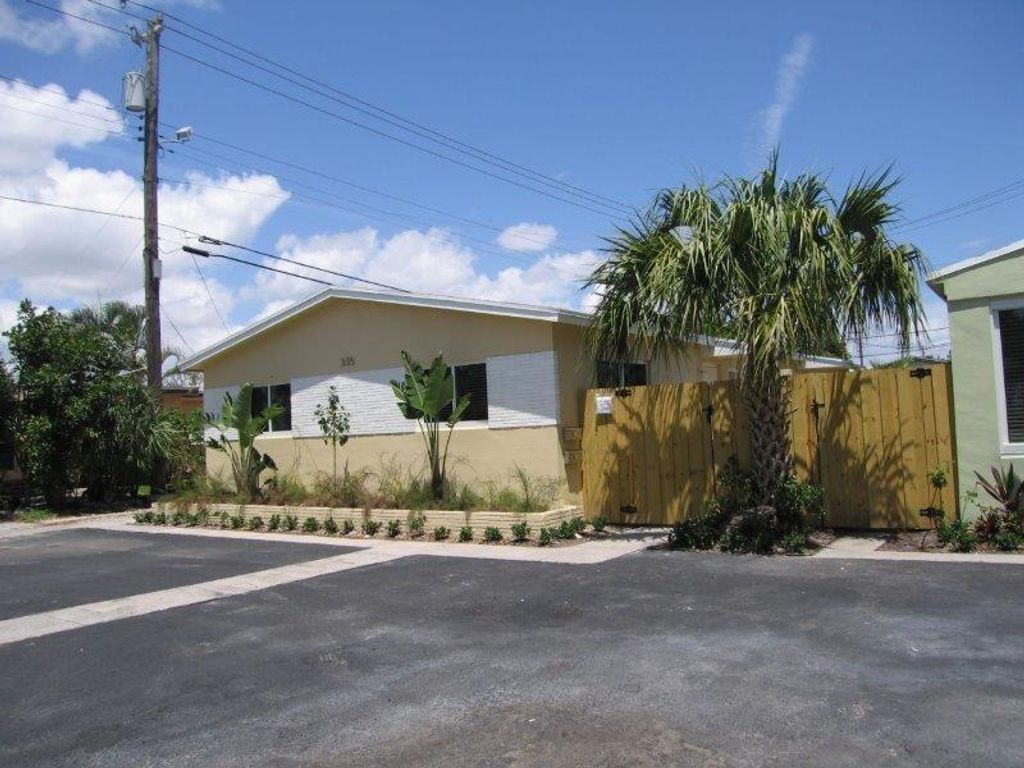 Photo of 333 SW 17th Street, Fort Lauderdale, FL 33315 (MLS # F10495410)