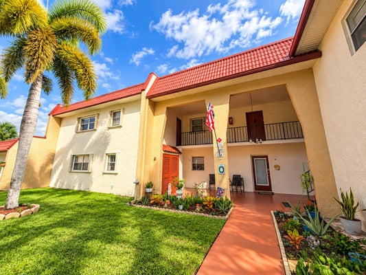 112 LAKE DORA DR, WEST PALM BEACH, FL 33411 - Image 5f2d6f82b5e3c1efca0f604ecc57dcd9/3970978351