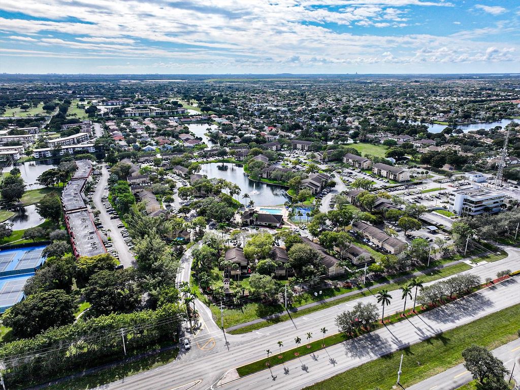 Photo of 450 Palm Cir #106, Pembroke Pines, FL 33025 (MLS # R11162585)