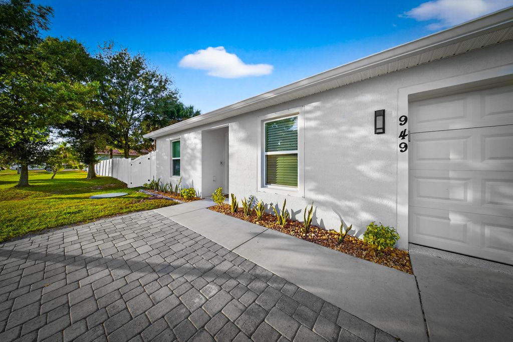 Photo of 949 SW Fisherman Avenue, Port Saint Lucie, FL 34953 (MLS # R11143761)