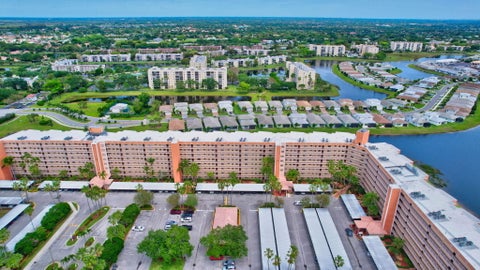 Photo of 7370 S ORIOLE Boulevard #802, Delray Beach, FL 33446 (MLS # B26087487)