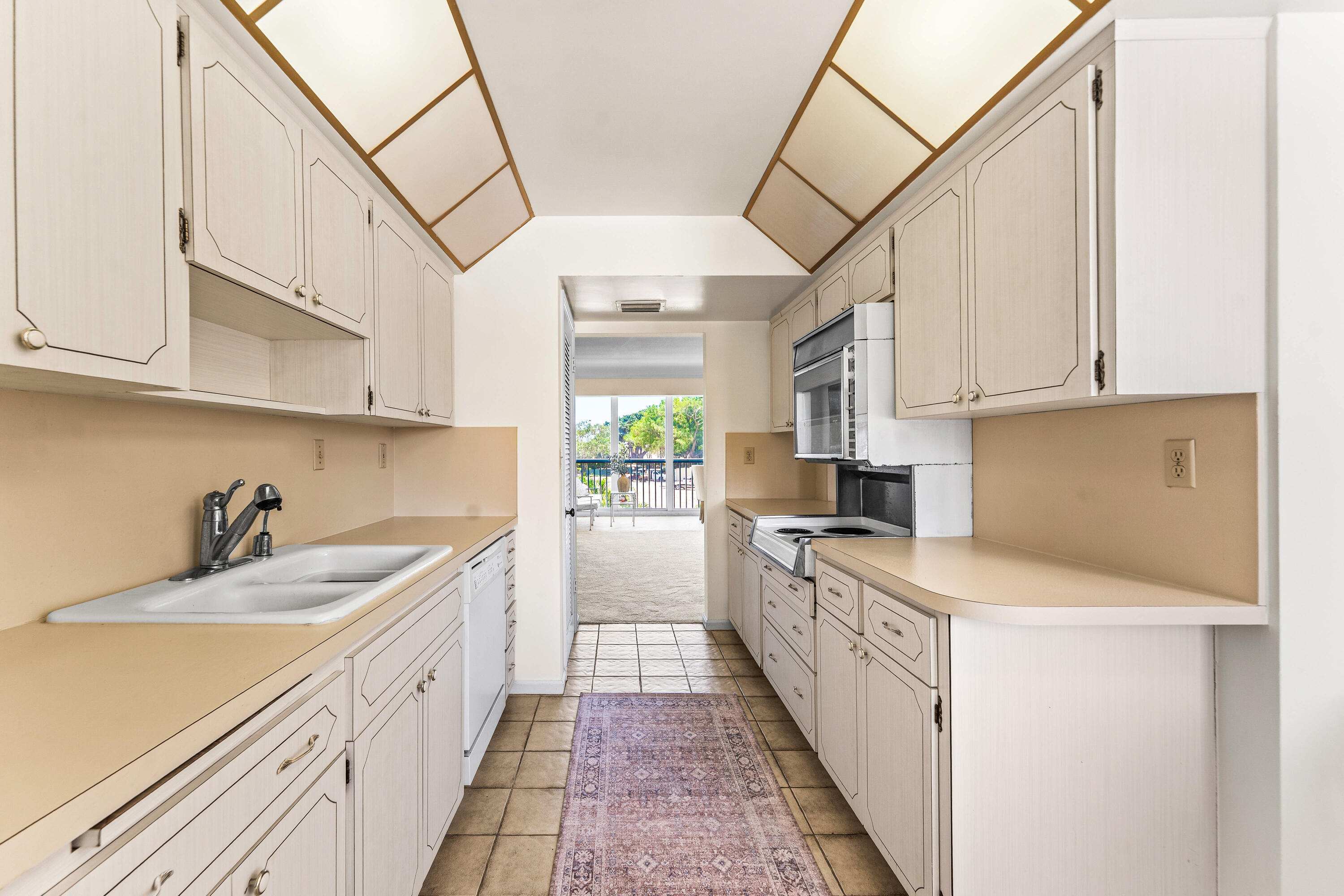 FAIRWAYS CONDO - Residential