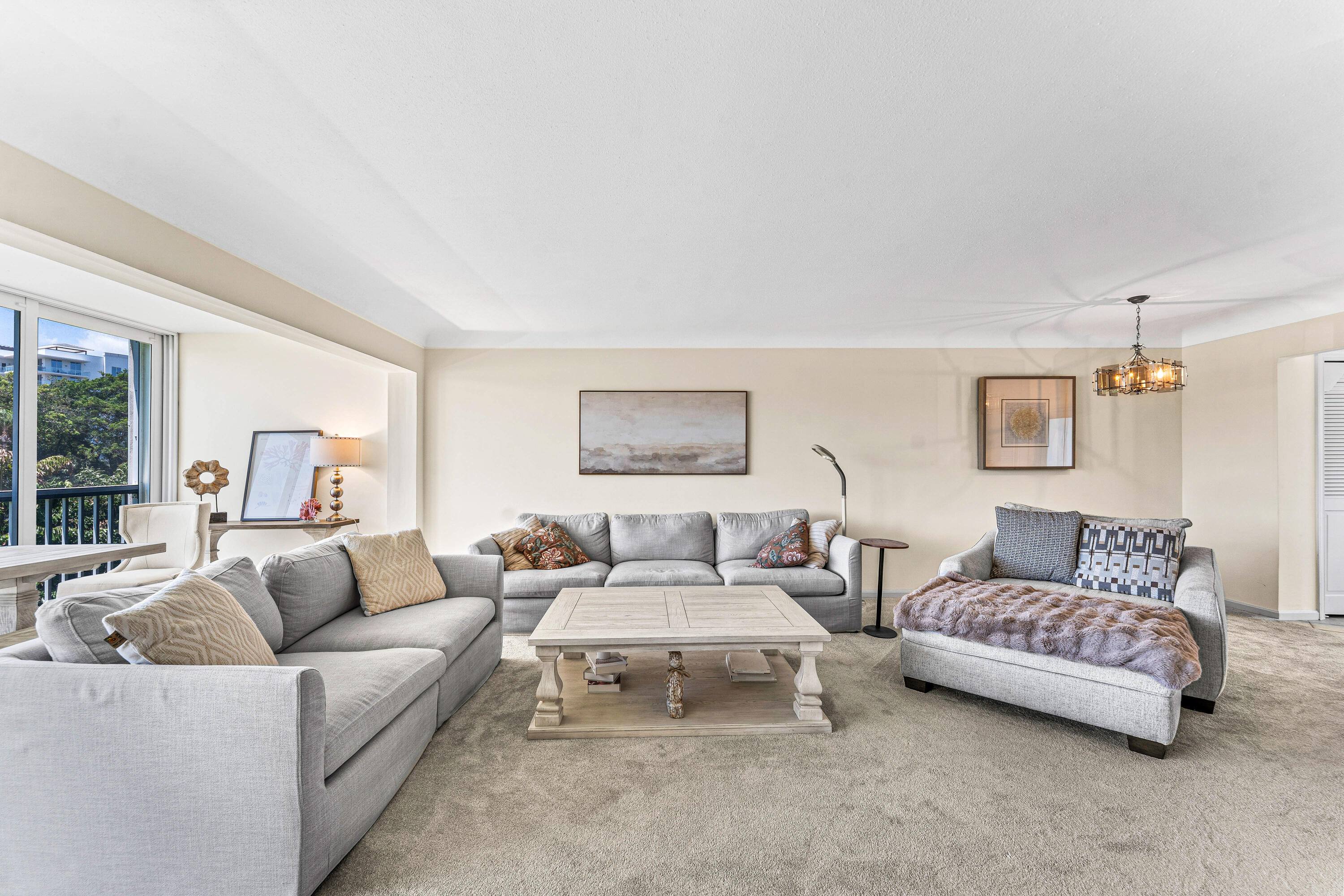 300 E Royal Palm Road 0340