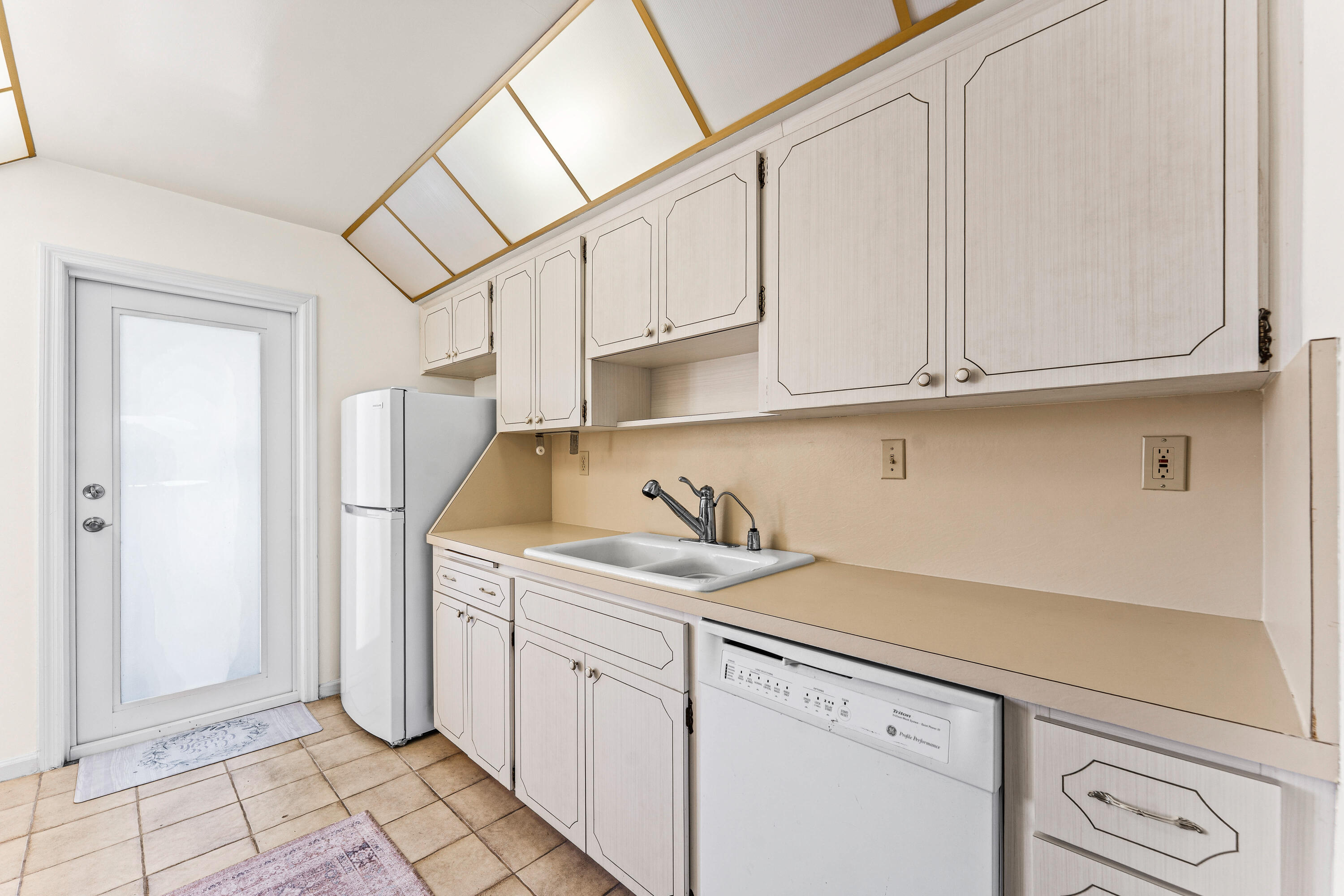 FAIRWAYS CONDO - Residential