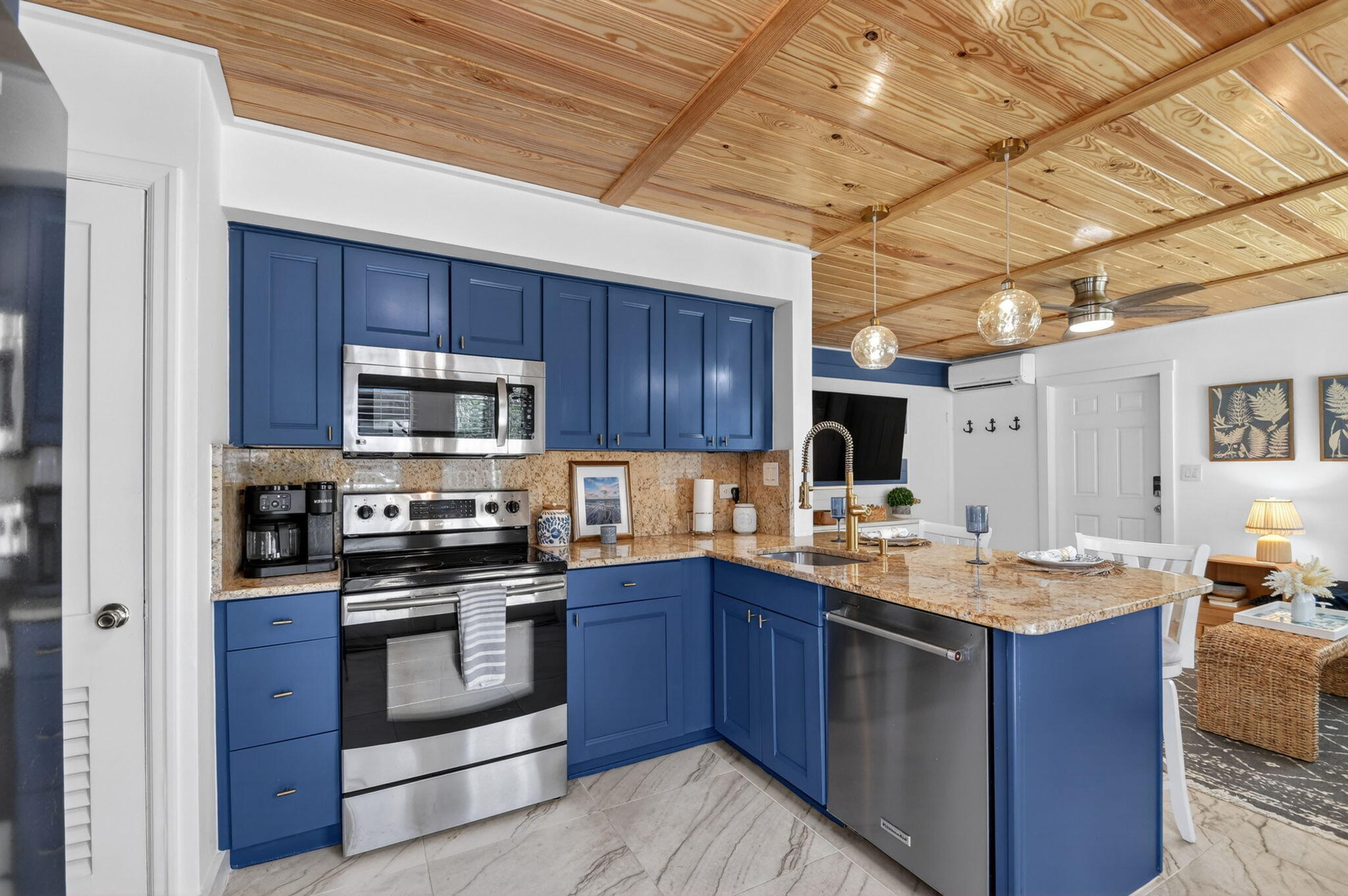 PALM BEACH SHORE ACRES - Residential Lease