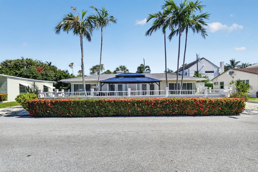 Photo of 22 Oceanview Drive #22, Ocean Ridge, FL 33435 (MLS # B26026426)