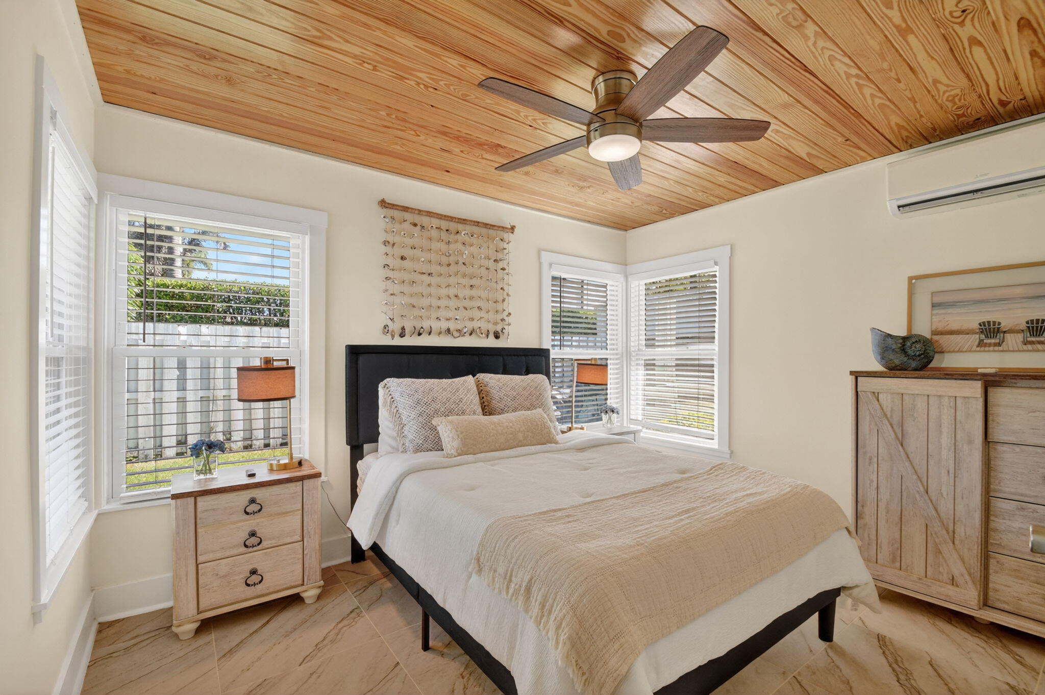 PALM BEACH SHORE ACRES - Residential Lease