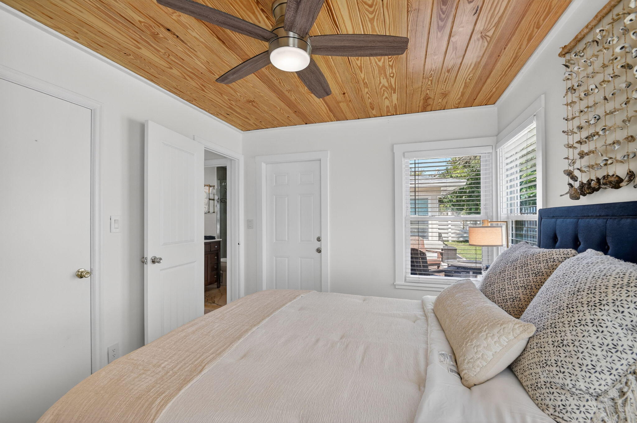 PALM BEACH SHORE ACRES - Residential Lease