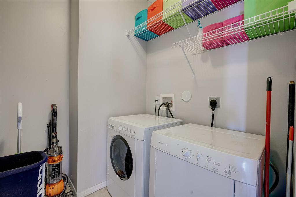 MADISON LAKES - Residential