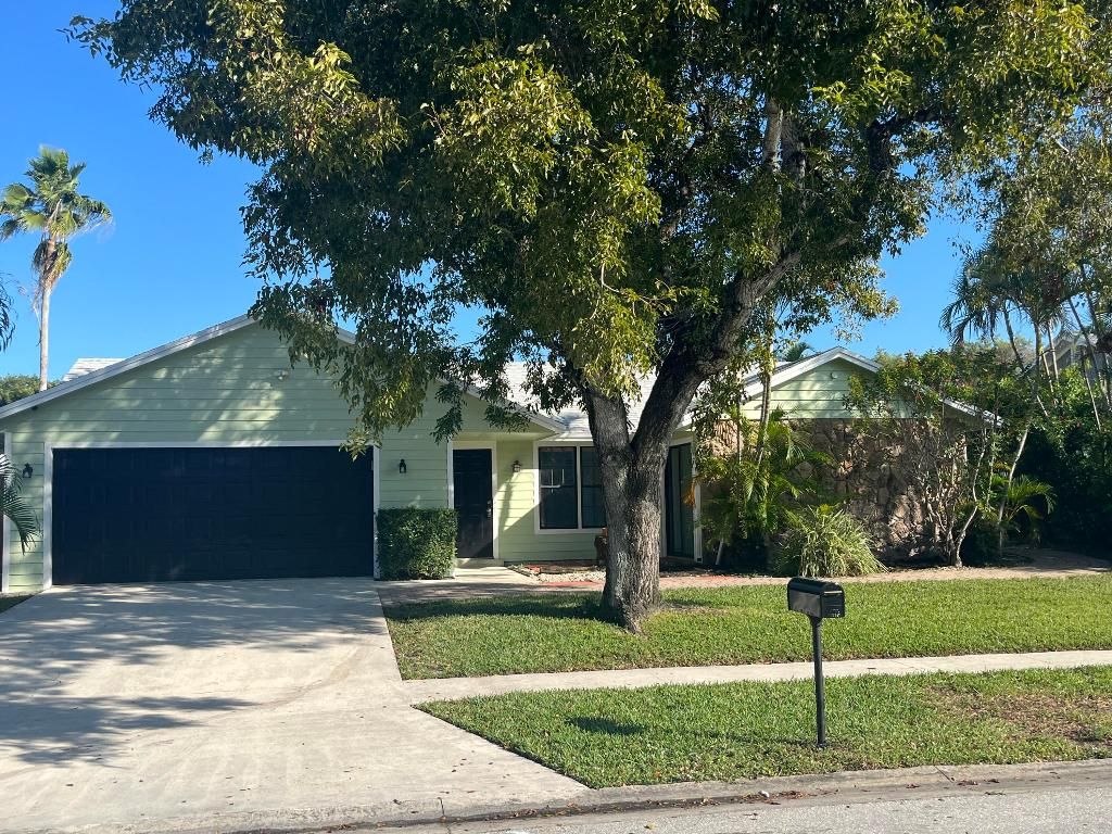 Photo of 9404 Longmeadow Circle, Boynton Beach, FL 33436 (MLS # R11145816)