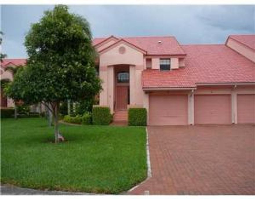 Beautifully Renovated 3 bedroom 2 bath 1 car garage Coach Home available in Desirable Lexington Club in Delray Beach! Light and Bright Open Floor Plan. 24'' tile on the diagonal. Fabulous Kitchen and Bathrooms with Granite Counter-tops and newer Cabinets. Vaulted Ceilings in the Living/Dining Room area--Great for Entertaining! Extra Space in the Laundry Room & Closets, Closets, Closets! Huge Enclosed Lanai over-looking Lush Tropical Garden. Lexington Club is an active 55+ Community w/many amenities including up-to-date gym/fitness center, card rooms, Tennis, Pool, Hot Tub. Join the Baby Boomers Club, Ladies, Men's, Cultural Clubs, Socrates Cafe & much more. Very Easy Walk to Clubhouse. Make this your New Home. This is a True Florida Lifestyle! Minutes to Shopping, Downtown, & Beaches!