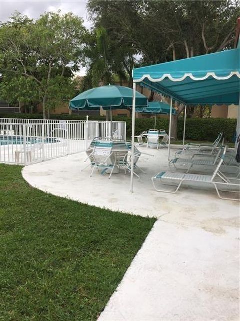 Condominium in Deerfield Beach FL 899 2nd Ave Ave 27.jpg