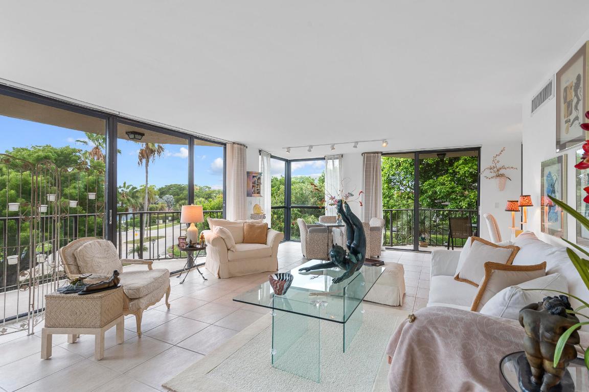 859 Jeffery Street 401