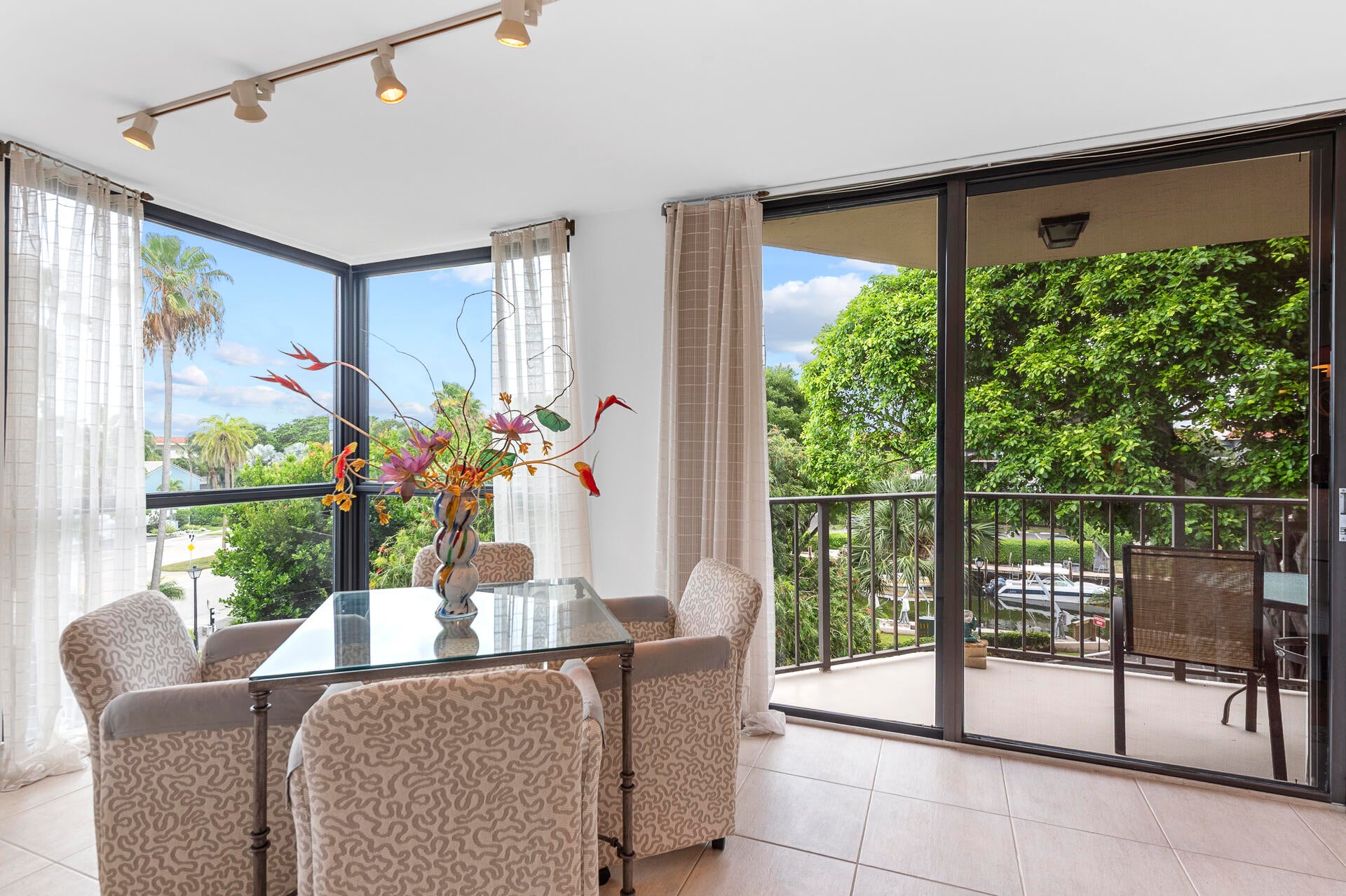 Properties | Stephanie Kaufman 859 Jeffery Street 401