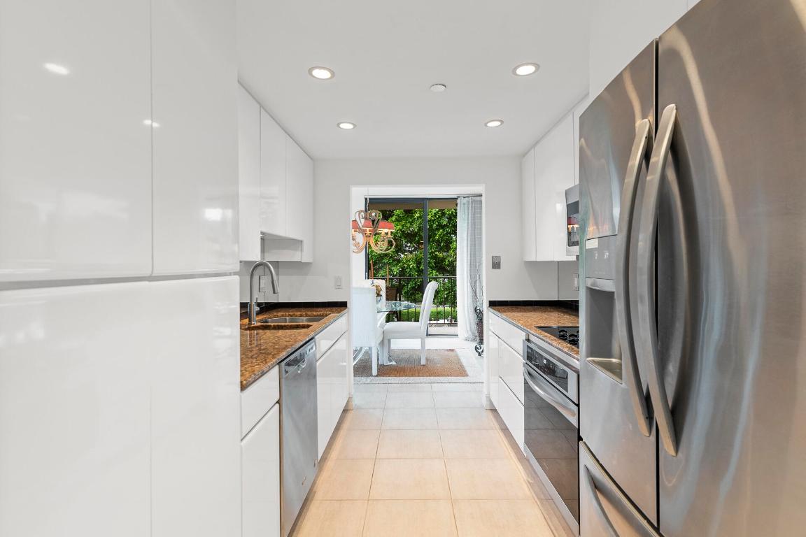 859 Jeffery Street 401