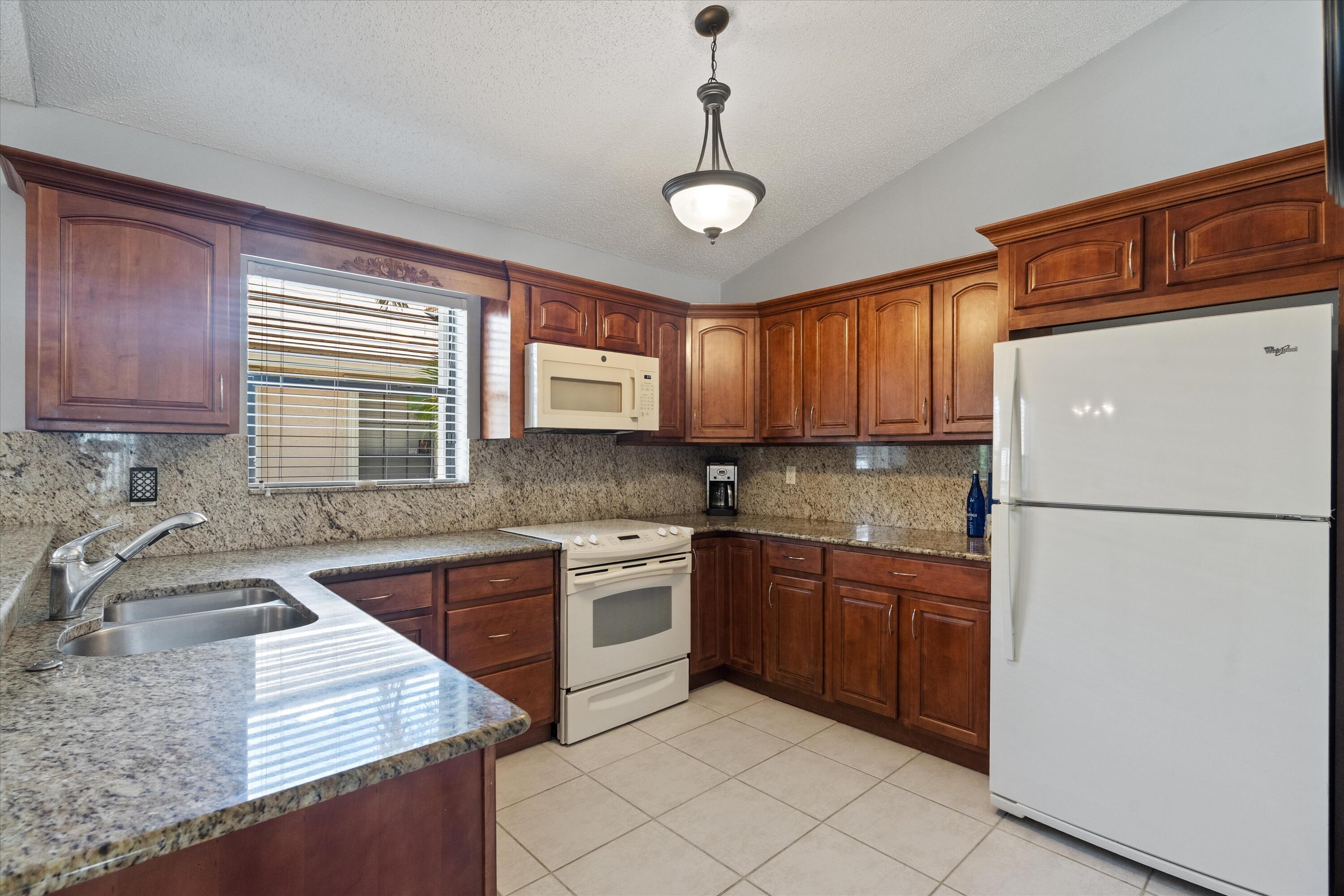 BRIGHTON LAKES - Residential