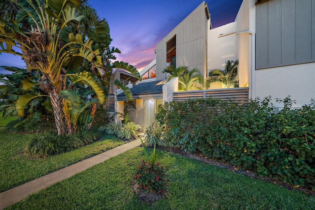 Photo of 1605 S Us Highway 1 #13b, Jupiter, FL 33477 (MLS # R10872764)