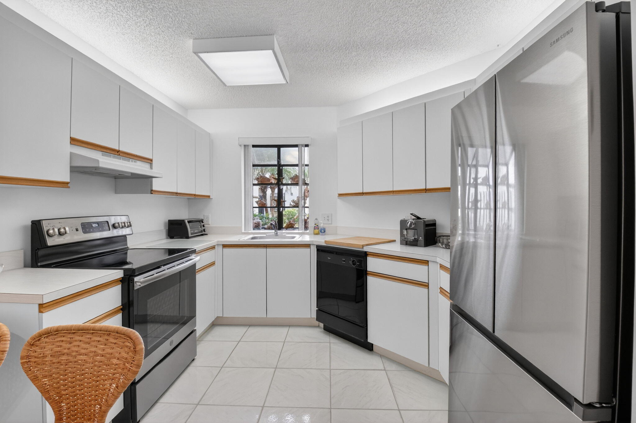 PLATINA / CARRARA VILLAGE CONDO - Residential