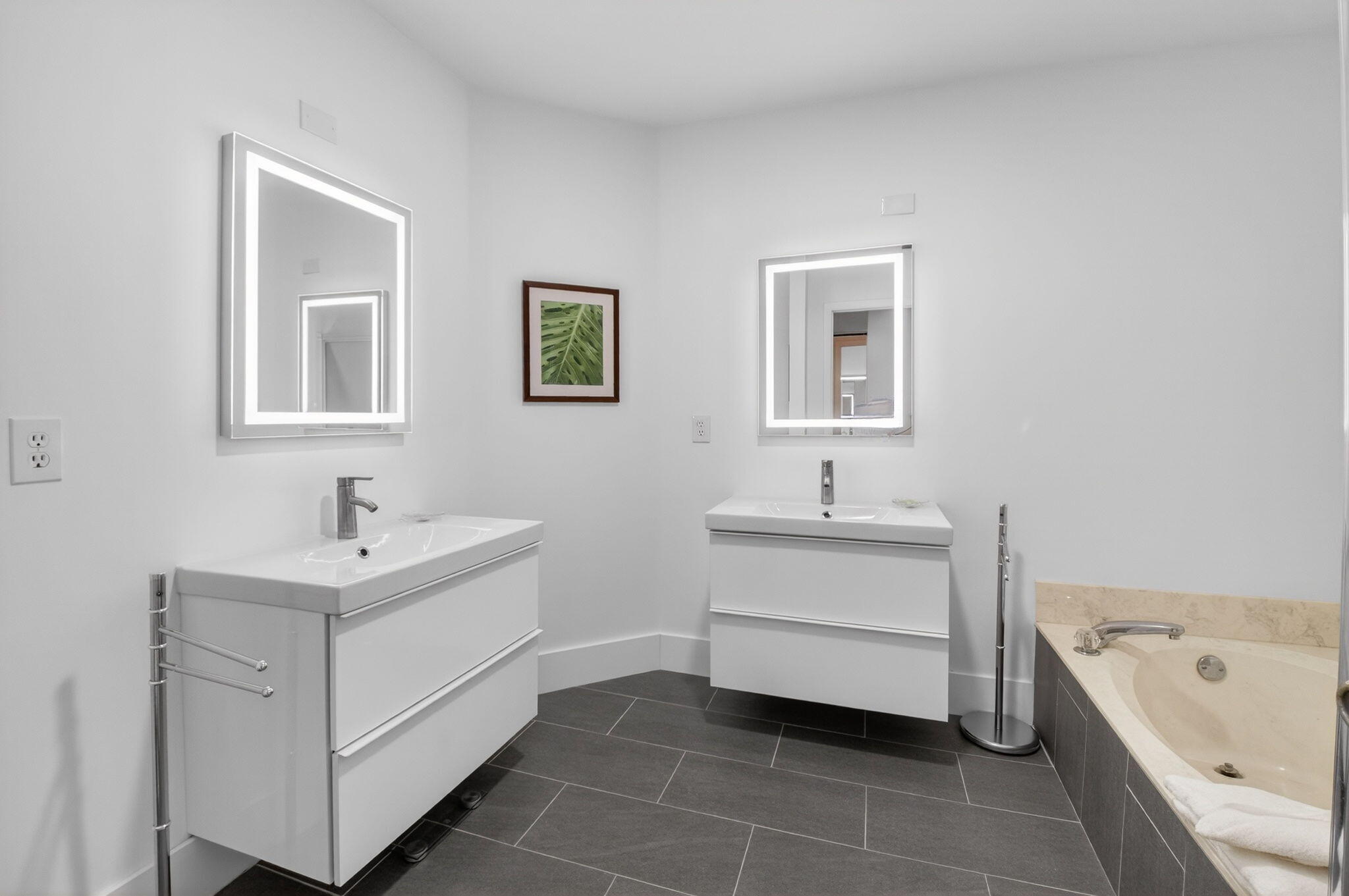 PLATINA / CARRARA VILLAGE CONDO - Residential