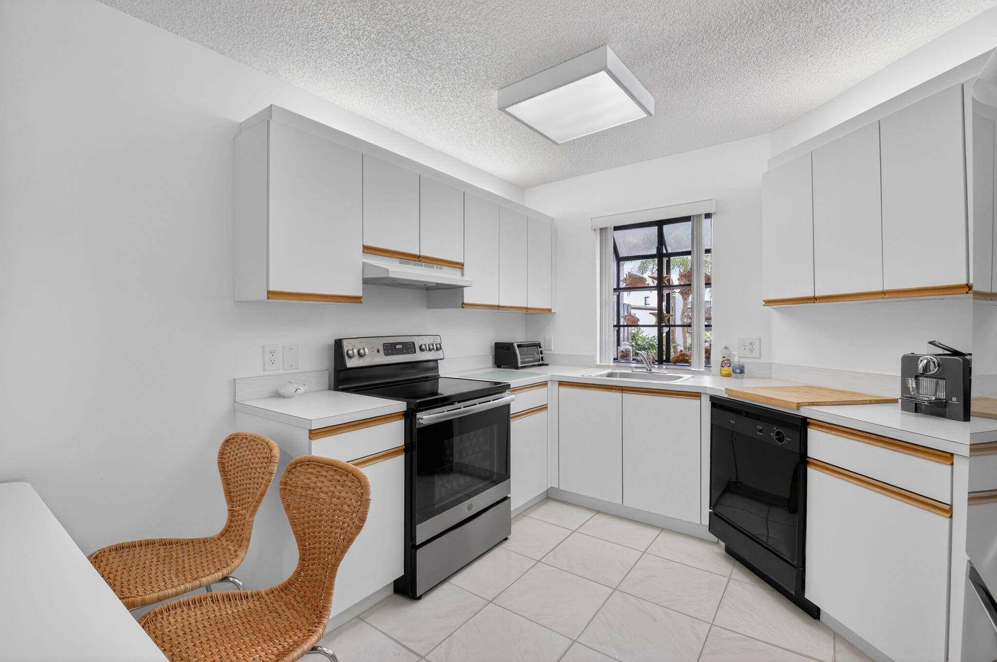 PLATINA / CARRARA VILLAGE CONDO - Residential