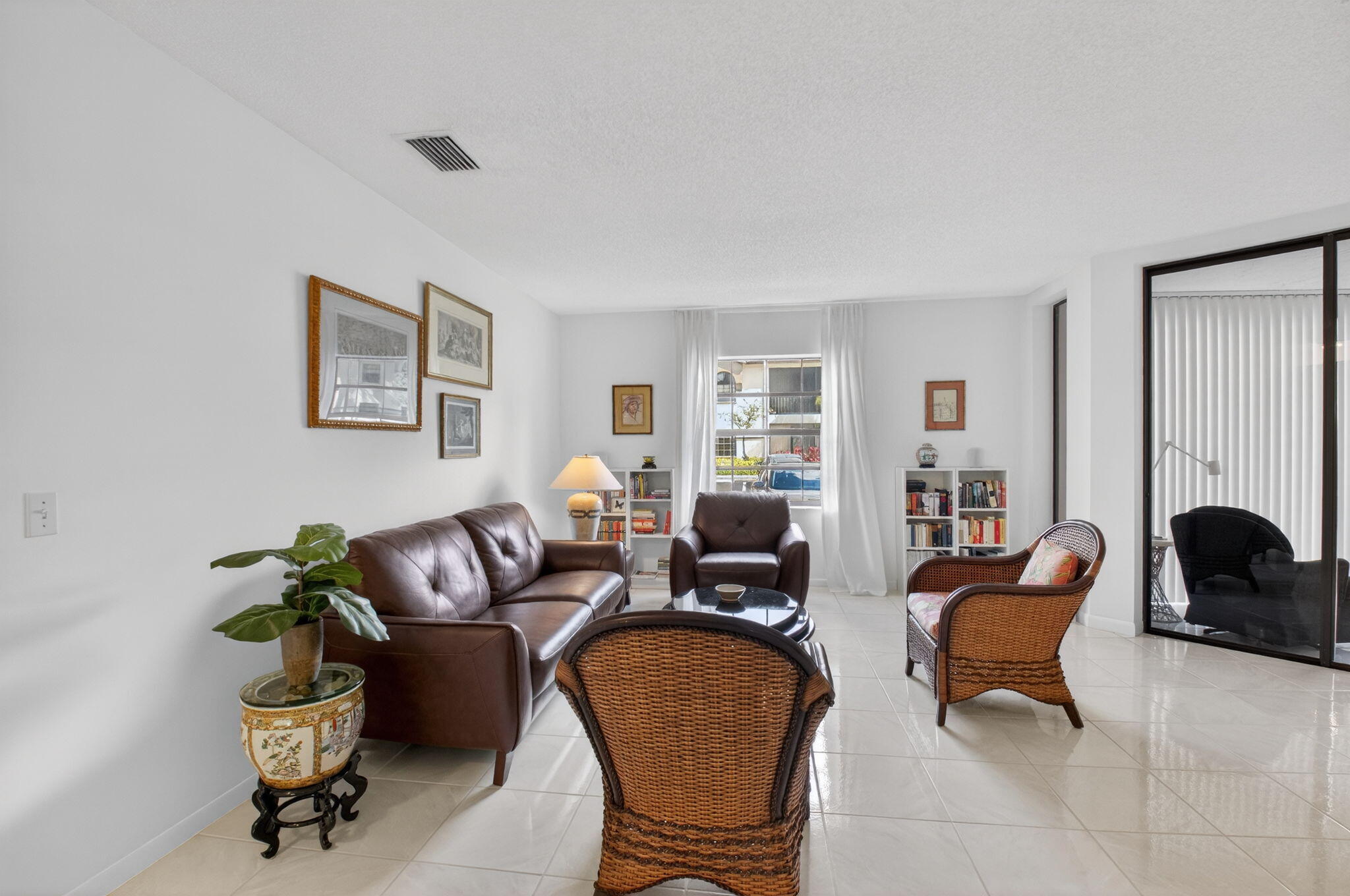 PLATINA / CARRARA VILLAGE CONDO - Residential
