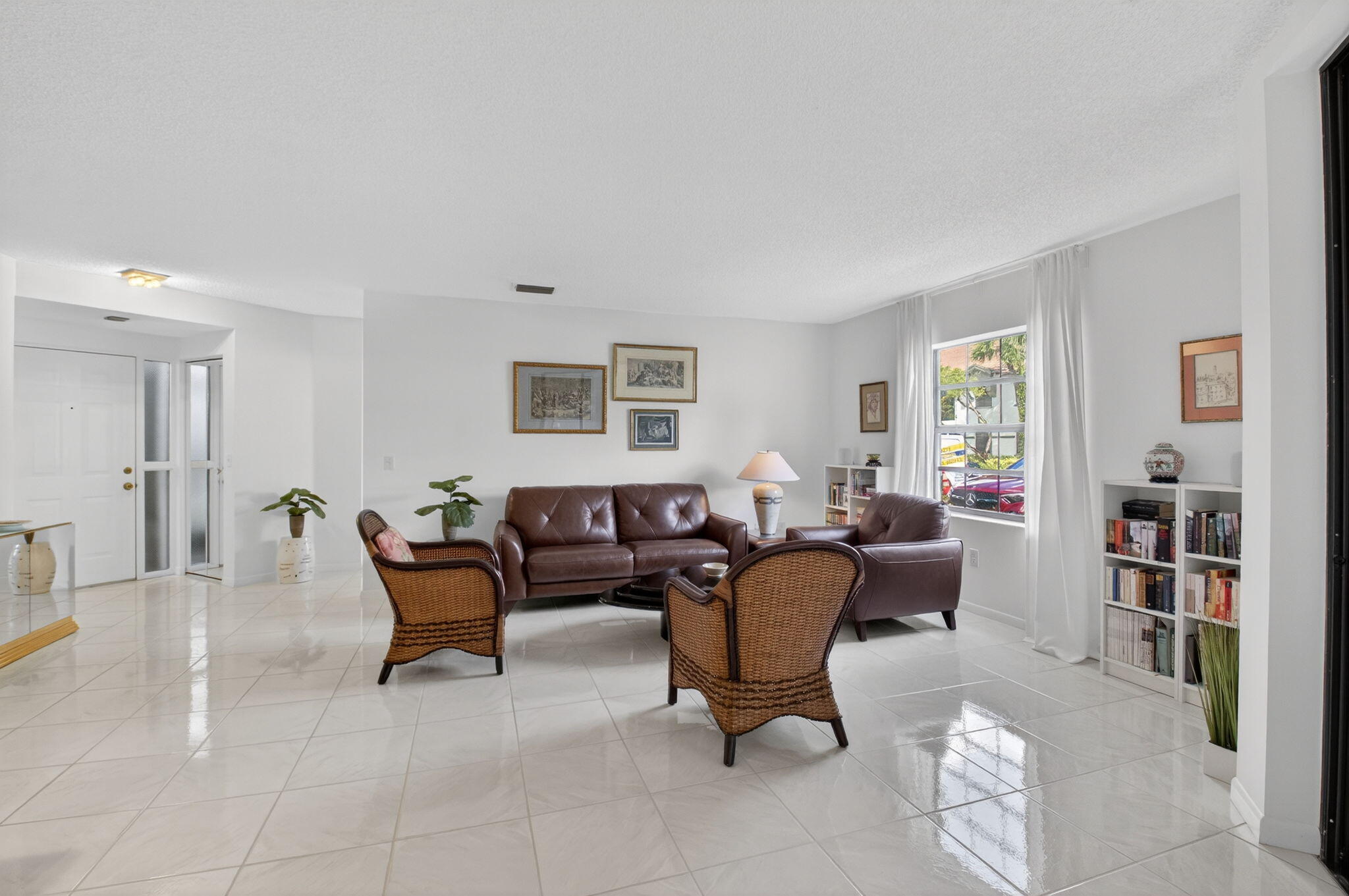 PLATINA / CARRARA VILLAGE CONDO - Residential