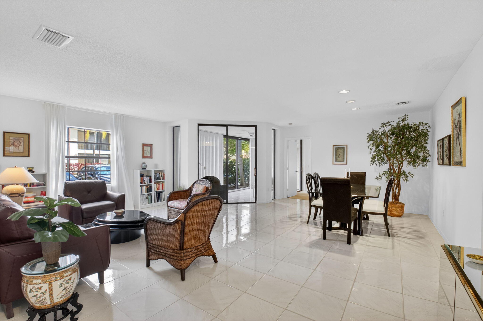 PLATINA / CARRARA VILLAGE CONDO - Residential