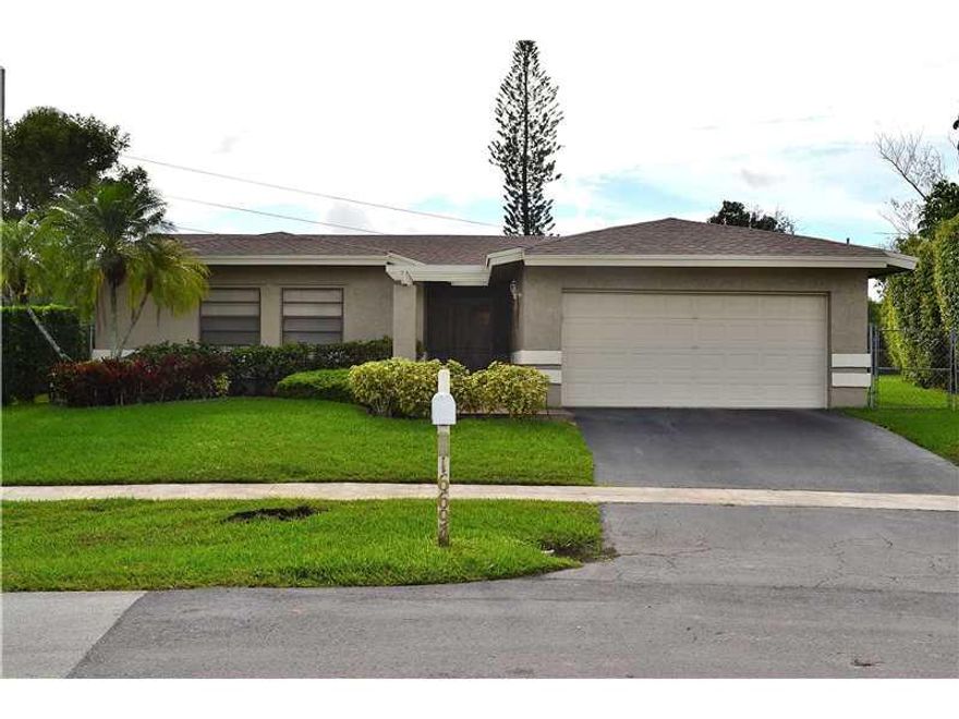 Great Weston location on this 4/2 pool home on a huge fenced lot with covered patio. Home features a new refrigerator, wood laminate & tile flooring, upgraded baths, 2 car garage and shutters. HOA Fee includes Bonaventure Town Center amenities: gym, tenni s, pools, clubhouse and more!